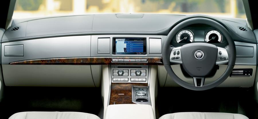  Jaguar XF 2008 года  (фото 43 из 175)